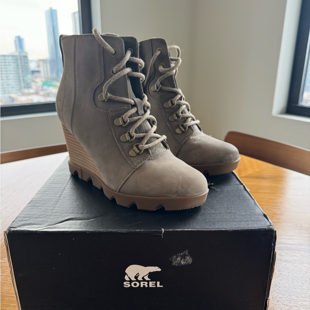 Sorel Wedges Size 8